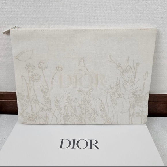 DIOR BEAUTE POUCH - NIB - Picture 1 of 12